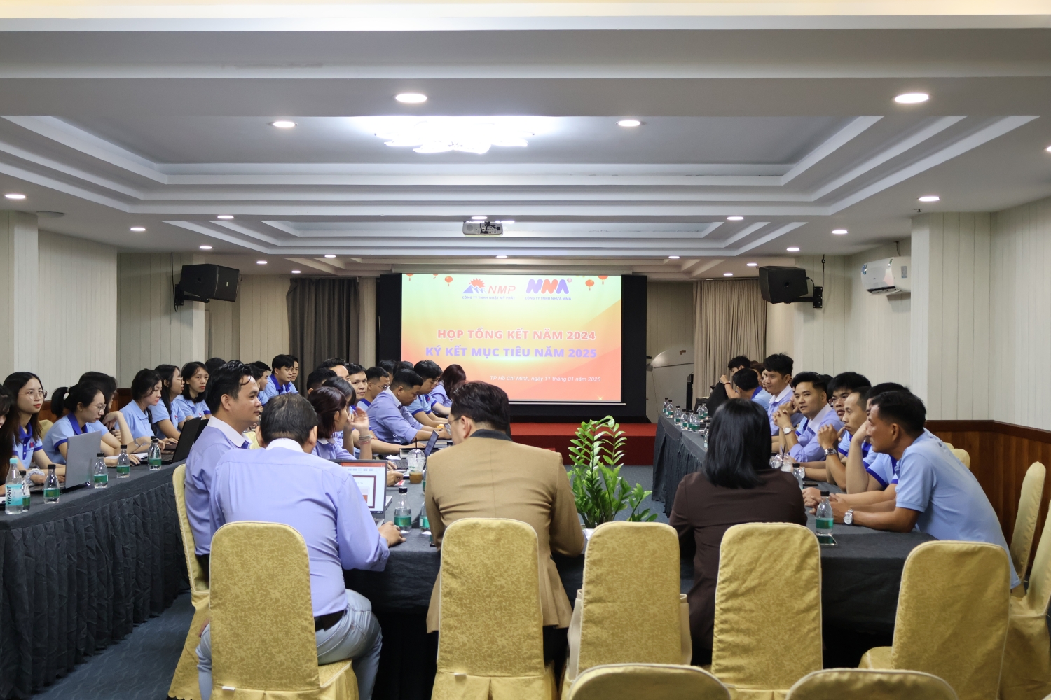 hop-tong-ket-nam-2024-ky-ket-muc-tieu-nam-2025