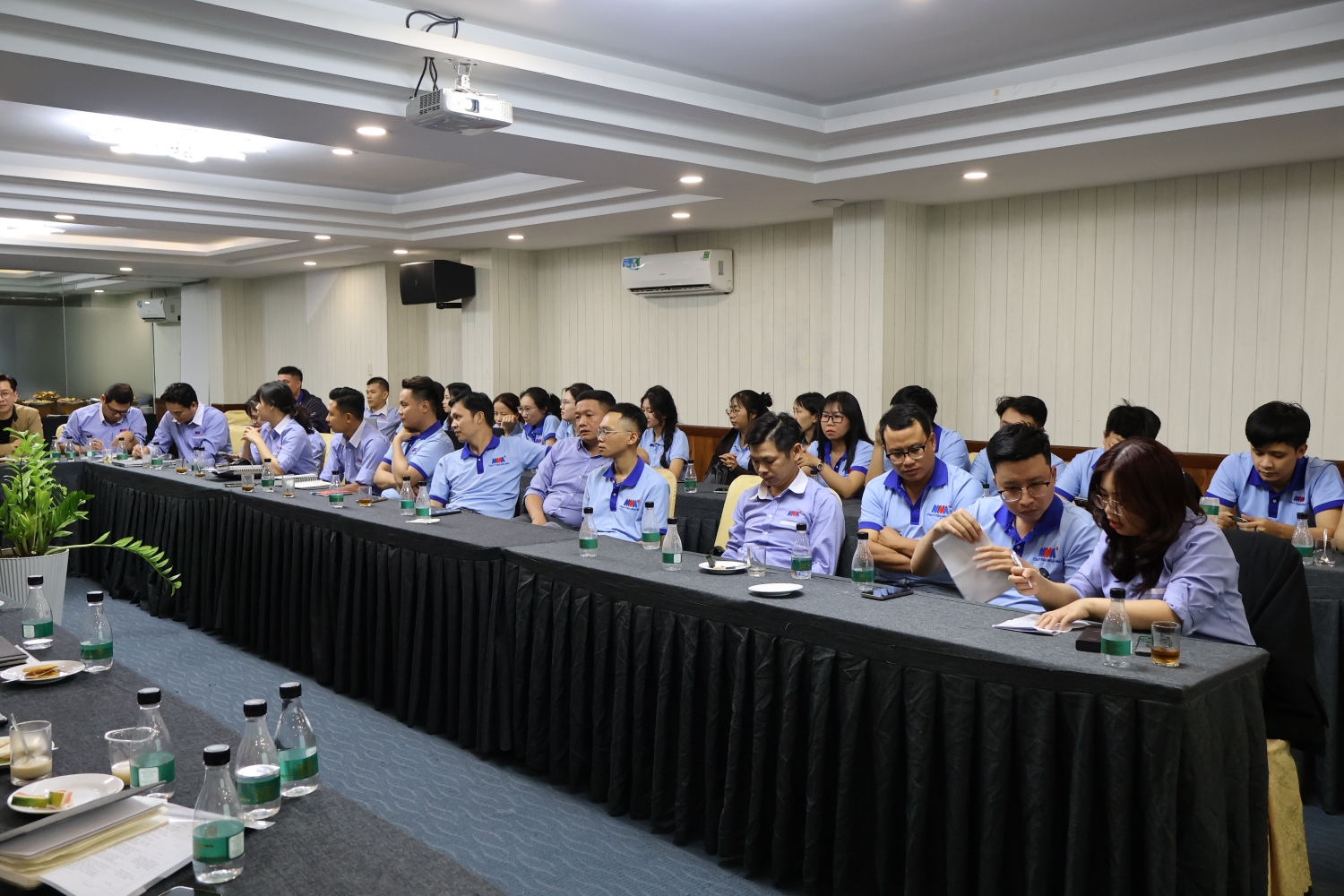 hop-tong-ket-nam-2024-ky-ket-muc-tieu-nam-2025