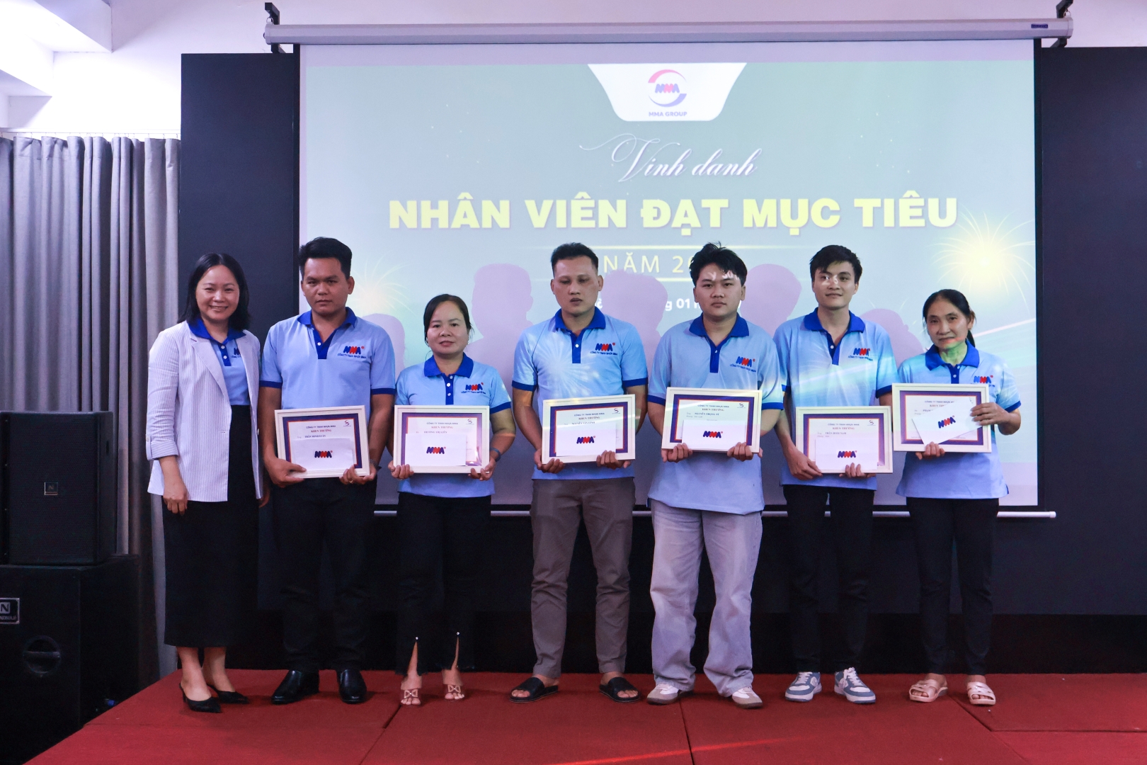 nhan-vien-dat-muc-tieu